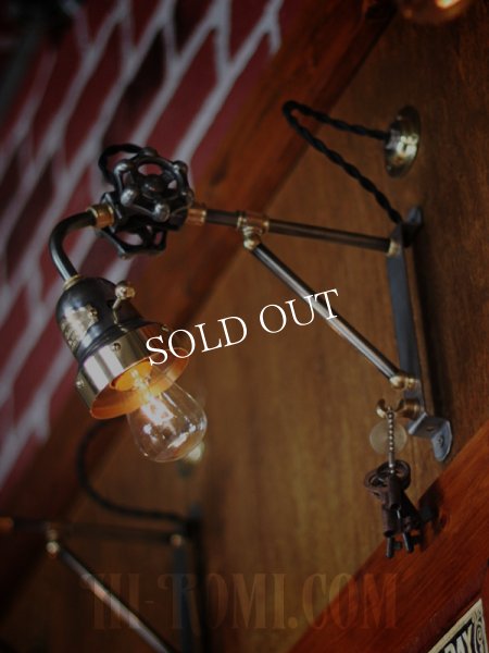 インダストリアルベル型カップ＆バルブ角度調整付トラスアーム工業系ブラケットライト1｜スチームパンク壁掛け照明ウォールランプ