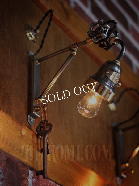 インダストリアルベル型カップ＆バルブ角度調整付トラスアーム工業系ブラケットライト1｜スチームパンク壁掛け照明ウォールランプ