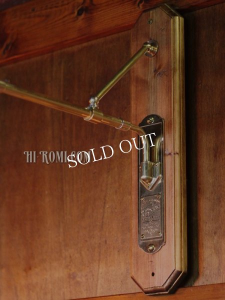 インダストリアル壁掛け照明ウォールランプ｜工業系真鍮×木トラスアームブラケットライト