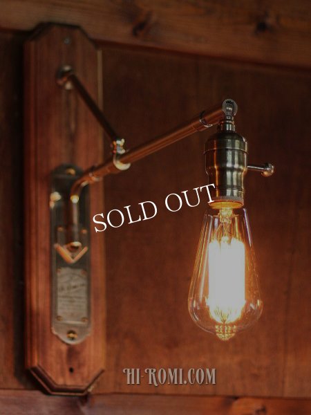 インダストリアル壁掛け照明ウォールランプ｜工業系真鍮×木トラスアームブラケットライト