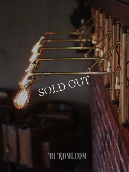 インダストリアル壁掛け照明ウォールランプ｜工業系真鍮×木トラスアームブラケットライト