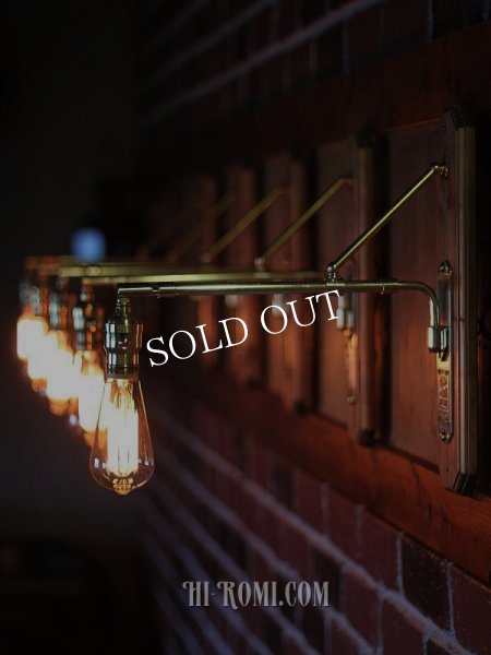 インダストリアル壁掛け照明ウォールランプ｜工業系真鍮×木トラスアームブラケットライト