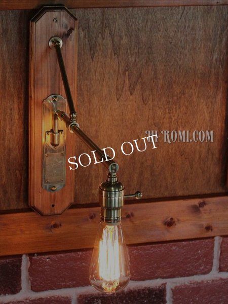 インダストリアル壁掛け照明ウォールランプ｜工業系真鍮×木トラスアームブラケットライト