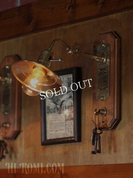 工業系壁掛け照明インダストリアルシェード＆フック付ブラケットライト｜真鍮・木ウォールランプ