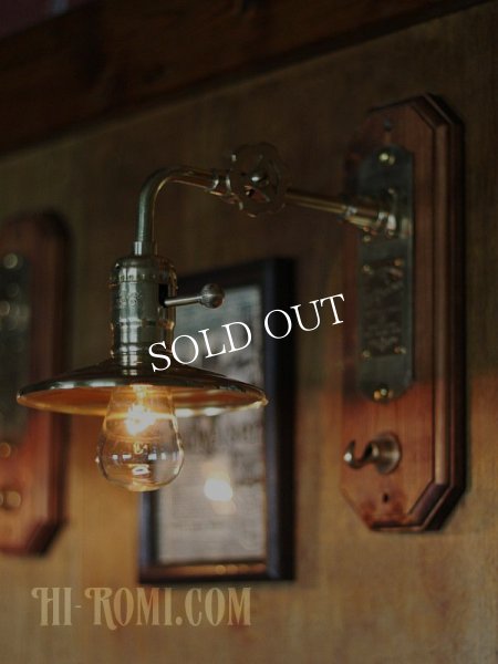 工業系壁掛け照明インダストリアルシェード＆フック付ブラケットライト｜真鍮・木ウォールランプ