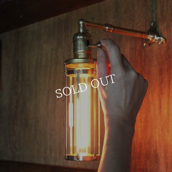 インダストリアル真鍮製ケージ付ブラケットライト工業系壁掛け照明 ｜ アメリカンスタイルウォールランプ