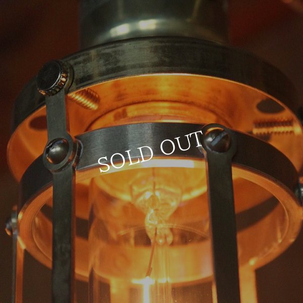 インダストリアル真鍮製ケージ付ブラケットライト工業系壁掛け照明 ｜ アメリカンスタイルウォールランプ