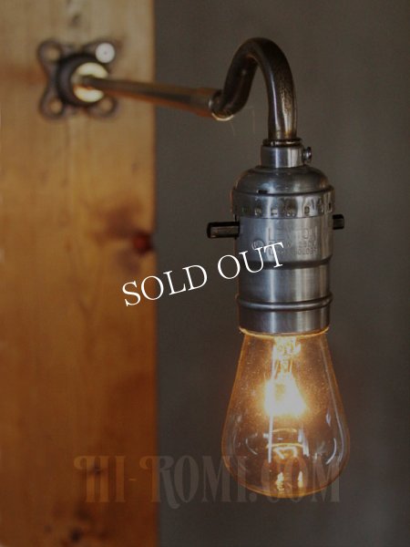 USAヴィンテージ工業系LEVITON社製プッシュ式ソケットブラケット/インダストリアル照明アンティークライト