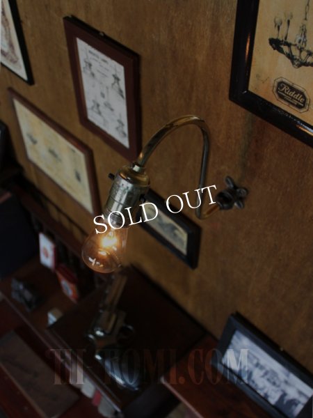 LEVITON社製アルミソケット湾曲アームブラケット/インダストリアル工業系ウォールランプ壁面照明