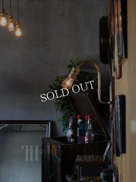 LEVITON社製アルミソケット湾曲アームブラケット/インダストリアル工業系ウォールランプ壁面照明