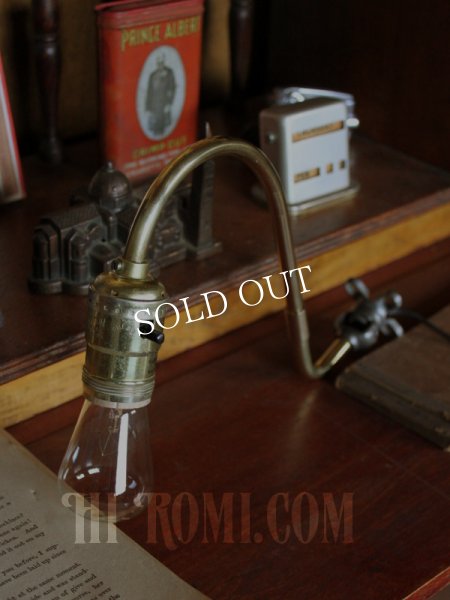 LEVITON社製アルミソケット湾曲アームブラケット/インダストリアル工業系ウォールランプ壁面照明