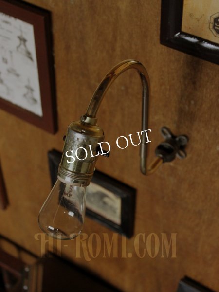 LEVITON社製アルミソケット湾曲アームブラケット/インダストリアル工業系ウォールランプ壁面照明