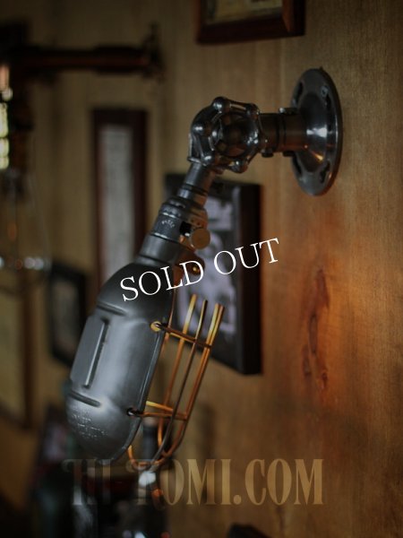 USAヴィンテージバルブ角度調整&ワイヤーケージ付工業系ブラケット/アンティーク工業系インダストリアル壁面照明ランプ