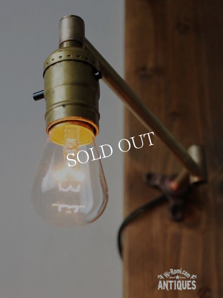 USAヴィンテージ真鍮製スウィングアーム付インダストリアルブラケットランプ｜アンティーク壁掛け照明