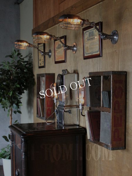 工業系壁掛け照明ワイヤーケージ＆角度調整付きブラケットライト｜インダストリアルトラブルライトウォールランプ