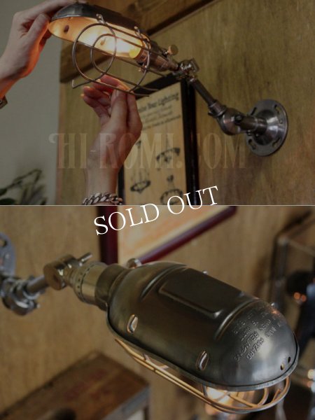 工業系壁掛け照明ワイヤーケージ＆角度調整付きブラケットライト｜インダストリアルトラブルライトウォールランプ