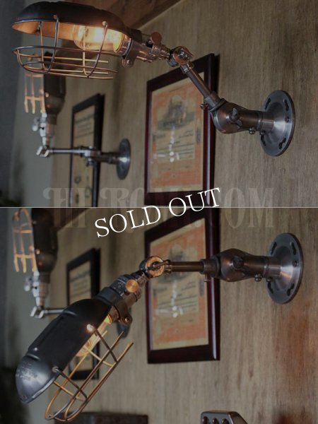 工業系壁掛け照明ワイヤーケージ＆角度調整付きブラケットライト｜インダストリアルトラブルライトウォールランプ