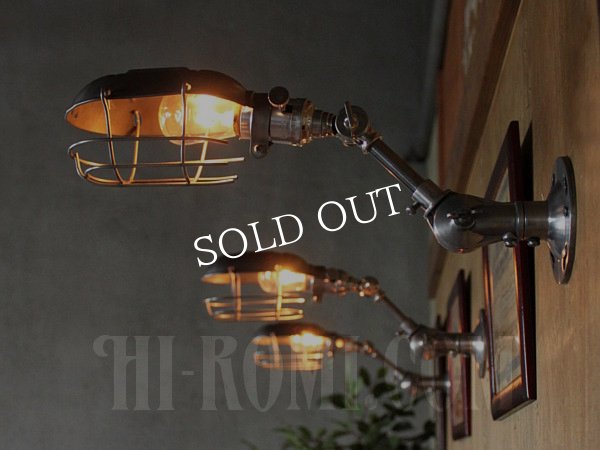 工業系壁掛け照明ワイヤーケージ＆角度調整付きブラケットライト｜インダストリアルトラブルライトウォールランプ