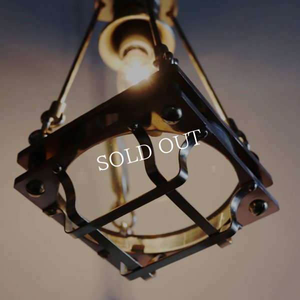 ケージ＆レンズ付真鍮製工業系ペンダントライト｜インダストリアルスチームパンク調吊下げ照明