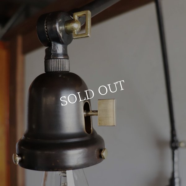ベル型シェードホルダー&3点角度調整付きスウィング真鍮壁掛け照明｜インダストリアルブラスブラケットライト・コンビネーションカラー