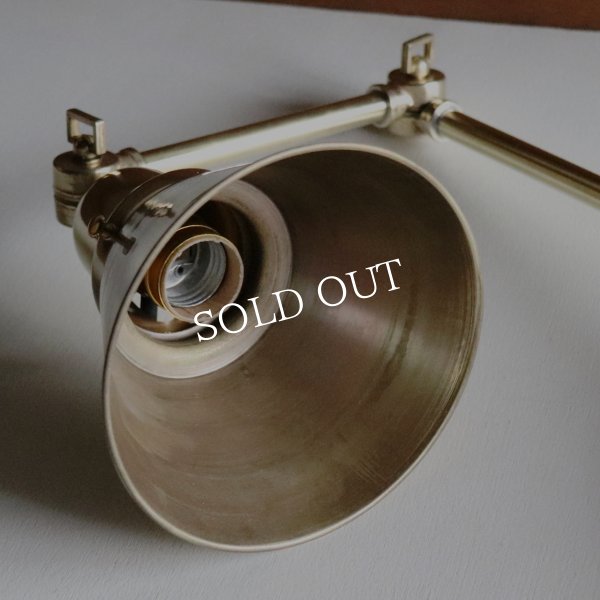 ミニシェード&3点角度調整付き真鍮壁掛け照明｜インダストリアルブラスブラケットライト