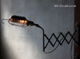 ヴィンテージインダストリアルシザーアームブラケットライトBケージ付きトラブルライト壁掛け照明｜アンティークウォールランプ