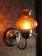 画像1: ヴィンテージアーガイルアンバーガラスシェード鍵付きブラケットランプA/アンティークホブネイルコロニアル照明 (1)