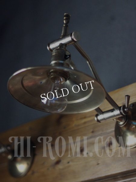 工業系真鍮製角度調整ダブルアームシェード付ブラケットライト｜インダストリアルアンティーク壁掛け照明