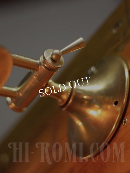 工業系真鍮製角度調整ダブルアームシェード付ブラケットライト｜インダストリアルアンティーク壁掛け照明