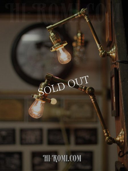 USAヴィンテージ２点角度調整付真鍮製インダストリアルブラケットライト｜アンティーク壁掛け照明