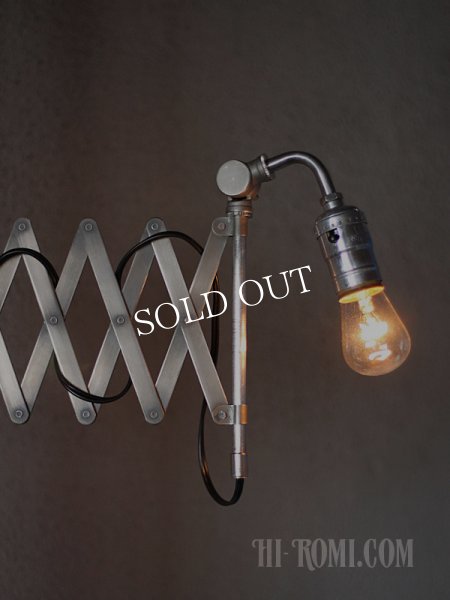 USAヴィンテージシザーアームウォールランプ工業系蛇腹壁掛け照明｜インダストリアルLEVITONソケットライト