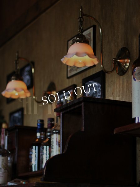 画像4: コロニアルミルクガラス製フリルシェード付真鍮ブラケットA/ヴィクトリアンウォールランプ/壁掛け照明/乳白 (4)