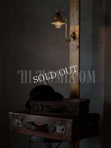 ヴィンテージ工業系真鍮製ベル型シェード付き湾曲アームブラケット/インダストリアルウォールランプ壁面照明