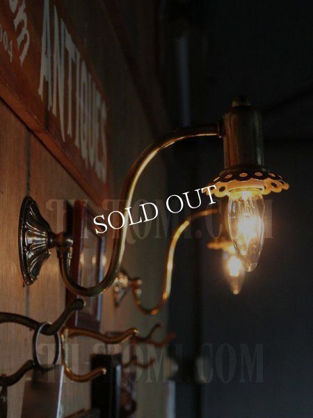 USAヴィンテージ真鍮製花形カップ付きコロニアルブラケットライトA｜アンティークヴィクトリアン壁掛け照明ウォールランプ