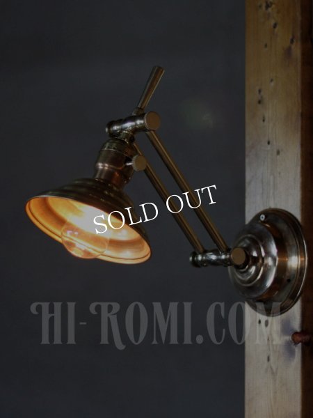 USAヴィンテージ真鍮製シェード&角度調整付きダブルアームブラケットライト｜アンティーク壁掛け照明