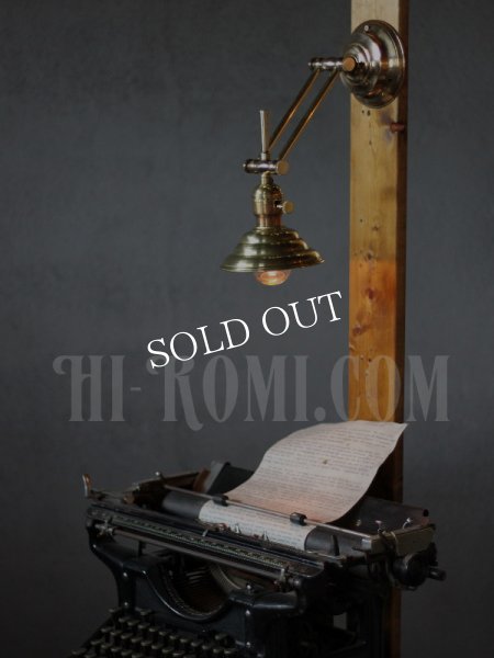 USAヴィンテージ真鍮製シェード&角度調整付きダブルアームブラケットライト｜アンティーク壁掛け照明