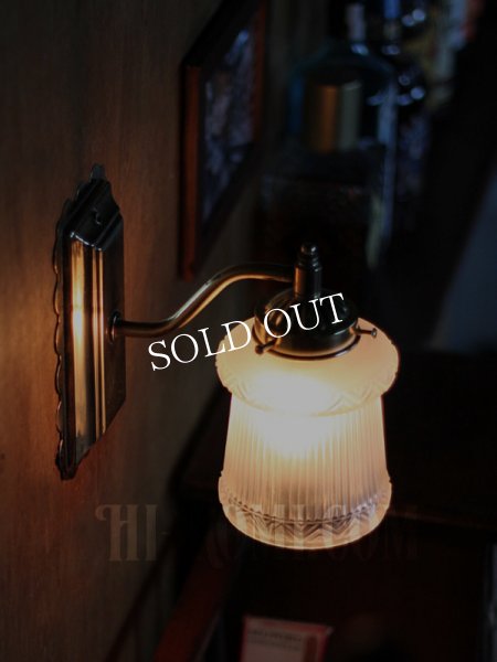 画像2: ヴィンテージコロニアルくもりガラスシェード&スクエアベースのブラケット/ヴィクトリアン壁照明 (2)