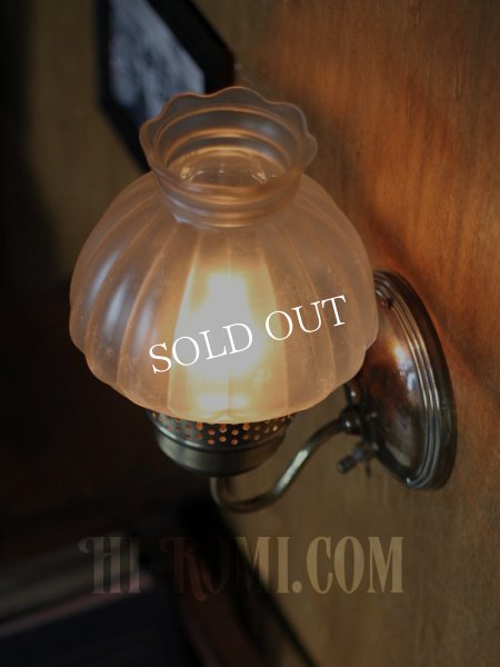 画像2: ヴィンテージコロニアルくもりガラスチムニーシェードのブラケットランプ/火屋ハリケーンヴィクトリアン壁照明 (2)