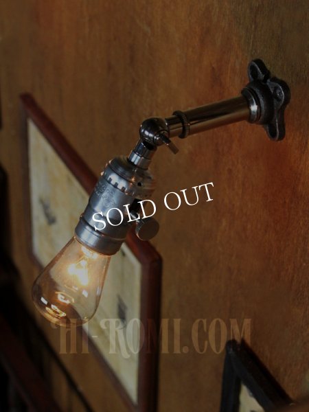 LEVITON社製アルミソケット＆角度調整付きミニブラケットライト｜インダストリアルアンティーク壁掛け照明