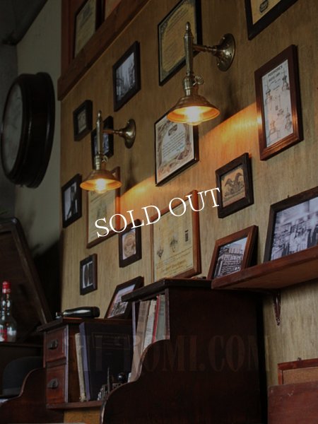 画像2: USAヴィンテージ鍵スイッチ付ソケット＆ビーハイブ型シェード真鍮ブラケットA/コロニアル照明壁掛けランプ (2)