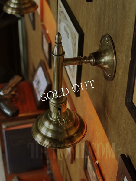 画像3: USAヴィンテージ鍵スイッチ付ソケット＆ビーハイブ型シェード真鍮ブラケットA/コロニアル照明壁掛けランプ (3)