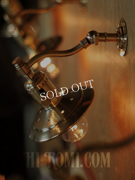 USAヴィンテージ工業系角度調整&平シェード付き真鍮ブラケットA/インダストリアル照明壁掛けランプ