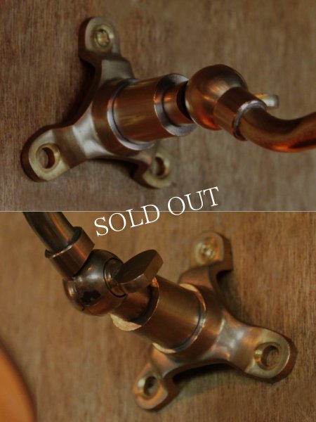 LEVITON社製パドルスイッチ式ソケット&角度調整付き真鍮製平皿型シェード工業系ウォールランプ/アンティーク照明ブラケットライト