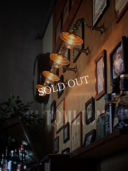 LEVITON社製パドルスイッチ式ソケット&角度調整付き真鍮製平皿型シェード工業系ウォールランプ/アンティーク照明ブラケットライト