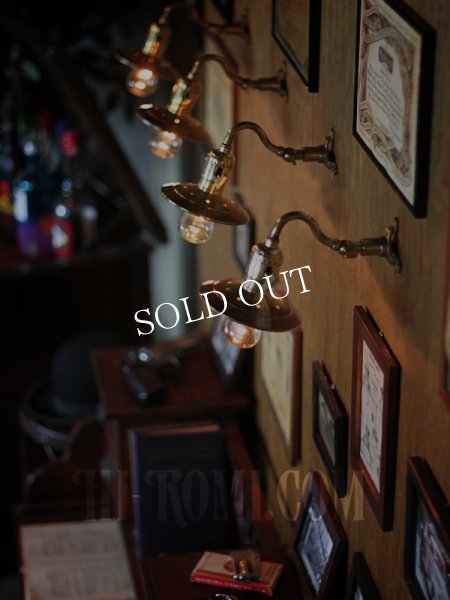 LEVITON社製パドルスイッチ式ソケット&角度調整付き真鍮製平皿型シェード工業系ウォールランプ/アンティーク照明ブラケットライト