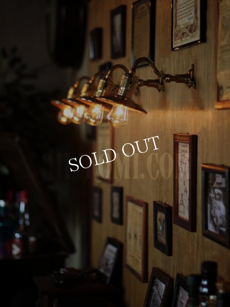 LEVITON社製パドルスイッチ式ソケット&角度調整付き真鍮製平皿型シェード工業系ウォールランプ/アンティーク照明ブラケットライト