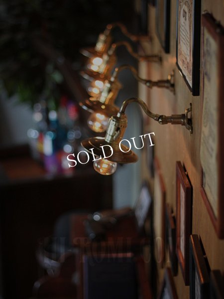 LEVITON社製パドルスイッチ式ソケット&角度調整付き真鍮製平皿型シェード工業系ウォールランプ/アンティーク照明ブラケットライト