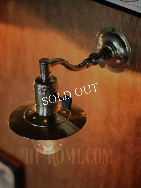 USAヴィンテージ工業系角度調整&平シェード付き真鍮ブラケット/インダストリアル照明壁掛けランプ