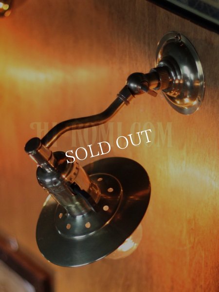 USAヴィンテージ工業系角度調整&平シェード付き真鍮ブラケット/インダストリアル照明壁掛けランプ