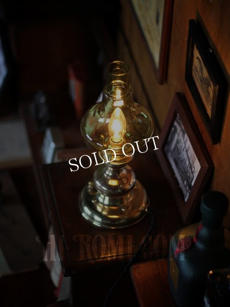 アンティークテーブルライト｜イエローグリーンガラスチムニー真鍮卓上照明